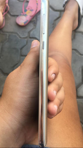 Moto G6 play 32gb trincado mas n interfere em nd - Foto 4