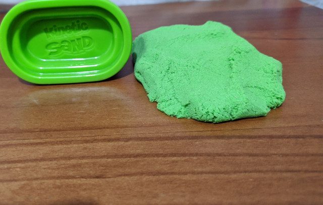 Massa Areia Verde com Molde de Castelo Kinetic Sand - Foto 2