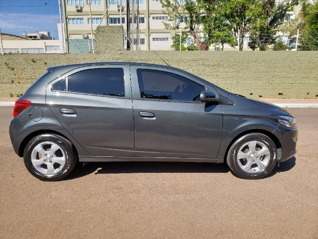 Onix LT 1.4 13.000 km zerado todo original único dono garantia de fábrica - Foto 5