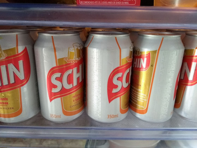 Vendo cerveja Schin lata 350 ml já gelada 15 reais a caixa