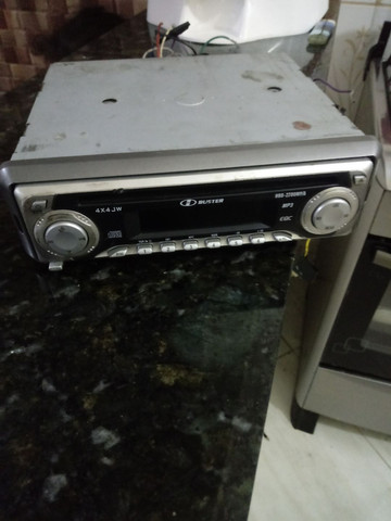 Rádio toca cd Buster em ótimo estado
