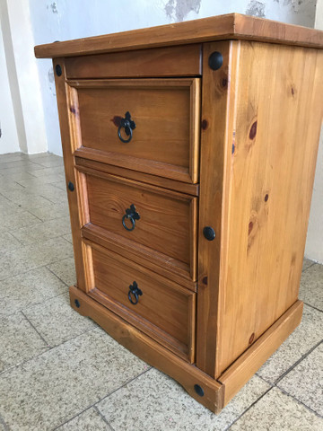 Criado mudo pinus