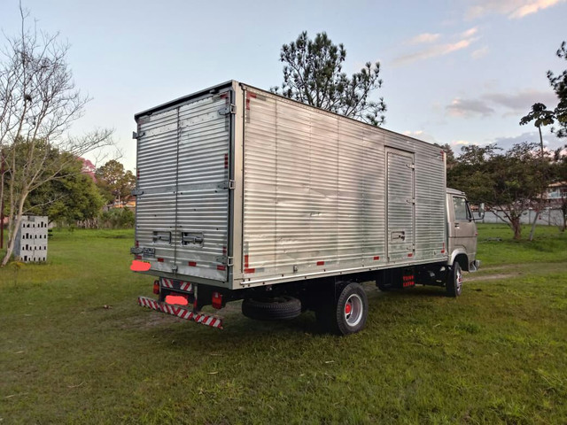 Vw 6.90 baú troco por Caminhão Basculante ou Retro Emplacada - Foto 4