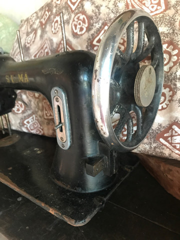 Máquina de costura antiga - Foto 2