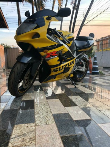 MOTO SUZUKI