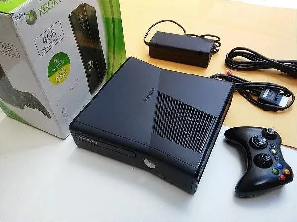 Gameteczone Usado Console Xbox 360 Slim 4GB Desbloqueado c/ 1