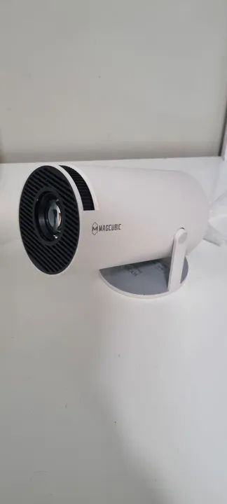 Mini Projetor Portátil HY300 Magic Cubic