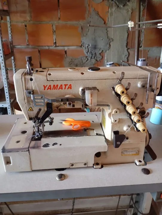 Máquina de costura Galoneira