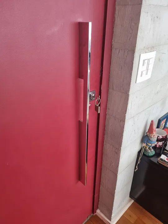 PROMOÇÃO. KIT 2 PUXADORES CROMADOS PRA PORTA DE MADEIRA DA SALA - Foto 3