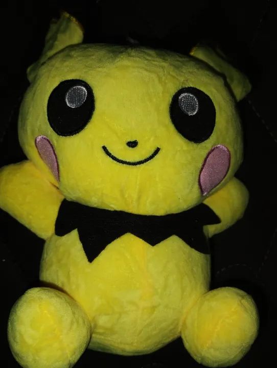 Pelúcia Pikachu 25 cm