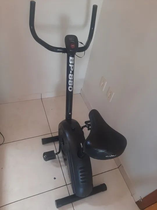 Bicicleta ergométrica, possui ajuste de carga e regulagem. - Foto 3