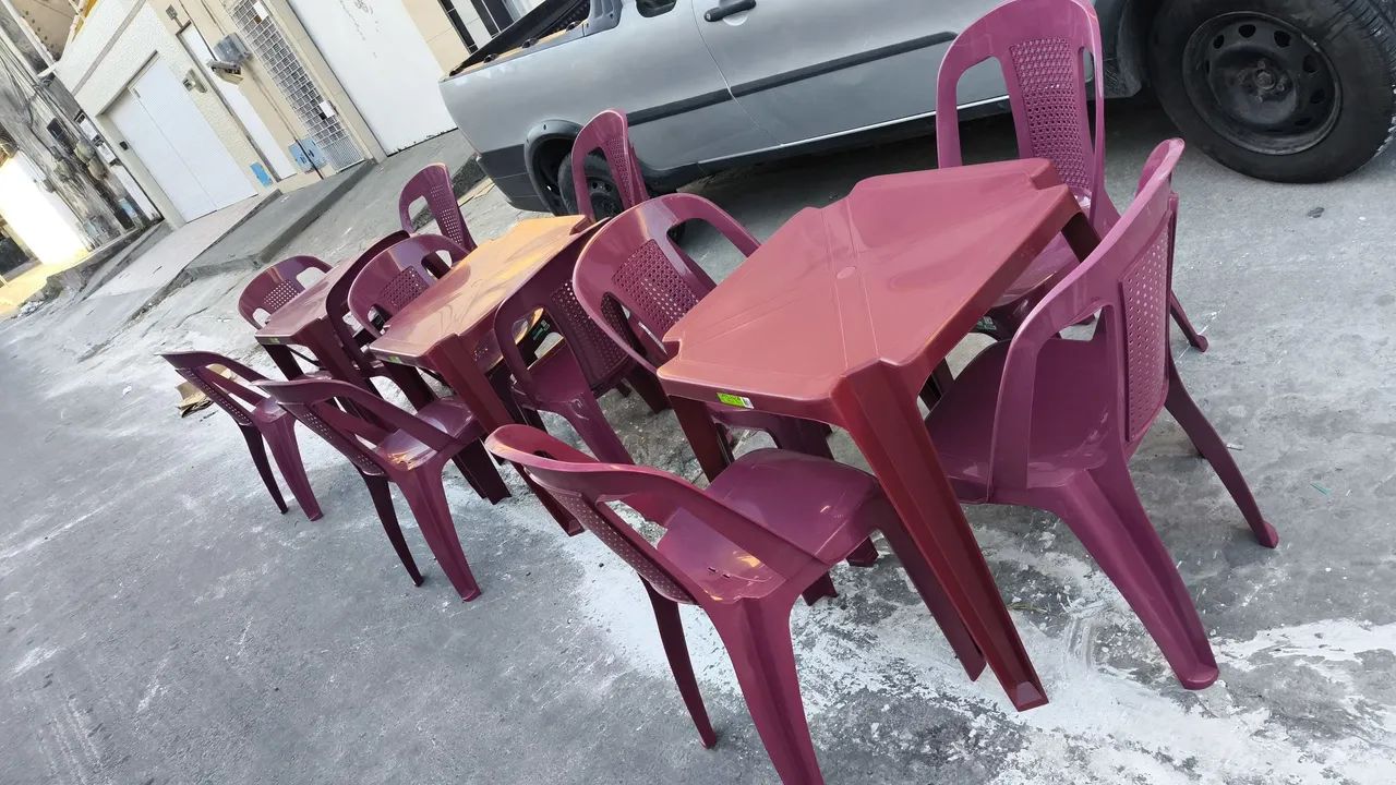 Conjunto de Mesa e Cadeiras Plásticas Forplast - Foto 4