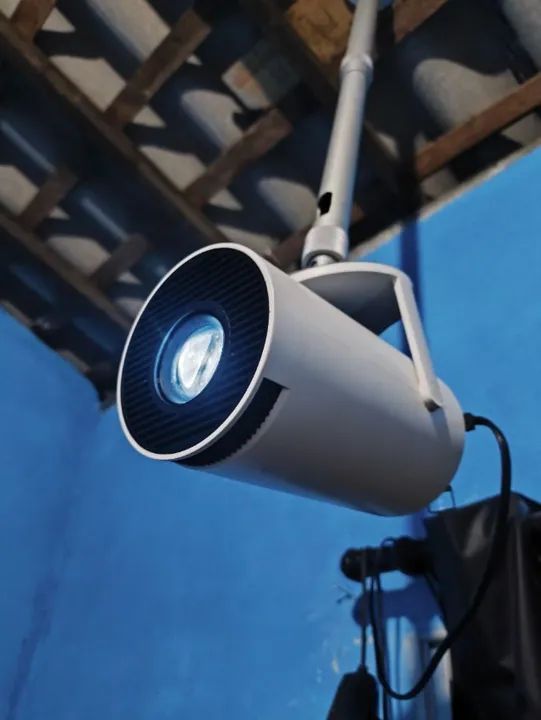 PROJETOR MAGCUBIX HY300 COM SUPORTE DE TETO + TAMPA PROTETORA DA LENTE - Foto 2