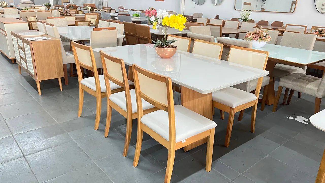 Conjunto de mesa de jantar com cadeiras toda de madeira  - Foto 2