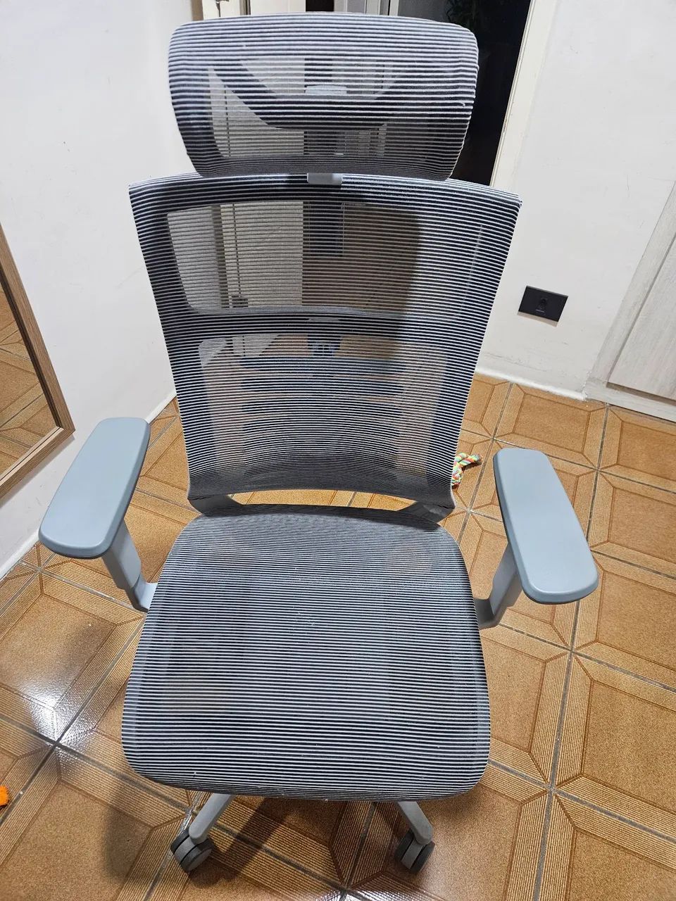 Cadeira ergonômica vertta pro cinza