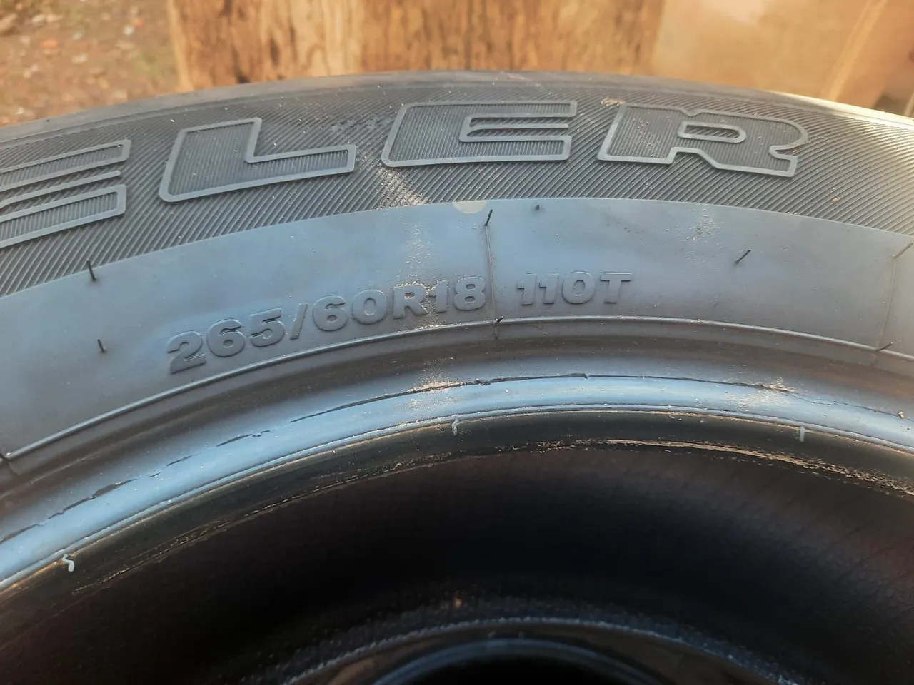 Pneus Bridgestone Dueler H/T 684II - Medida 265/60 R18 - Valor: R$250 cada