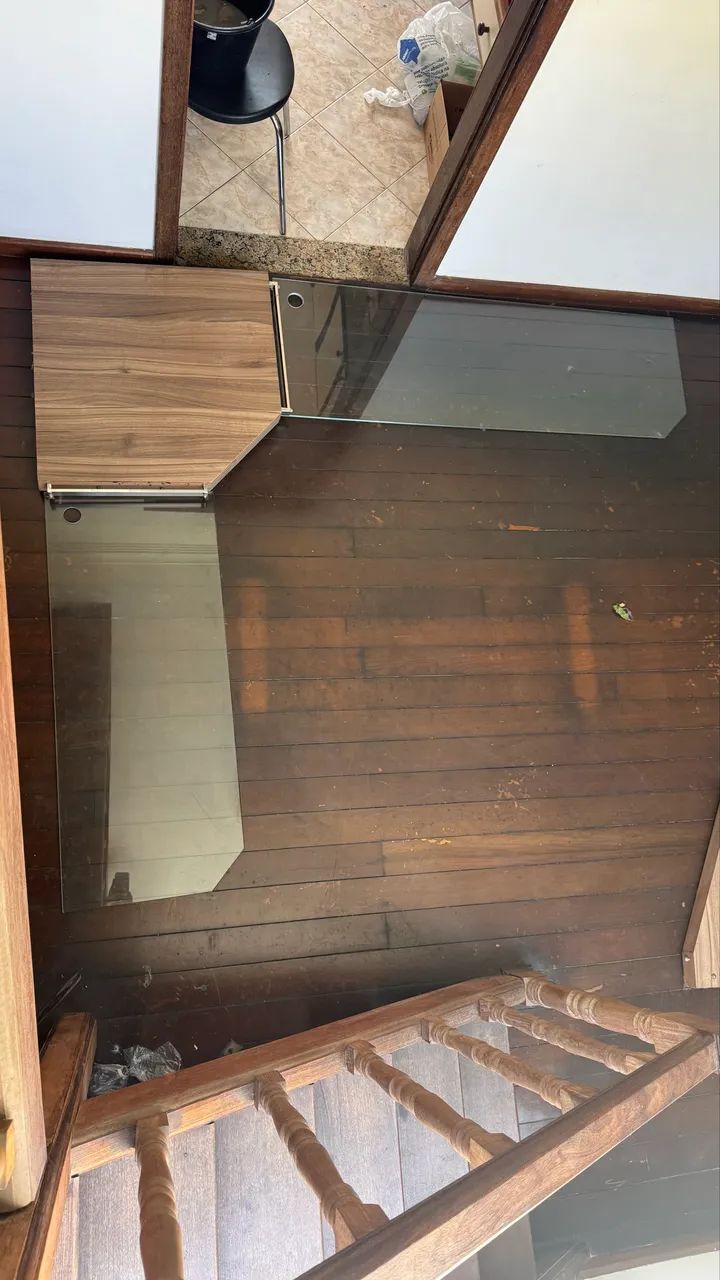 Mesa de escritório em L vidro e madeira - Foto 2