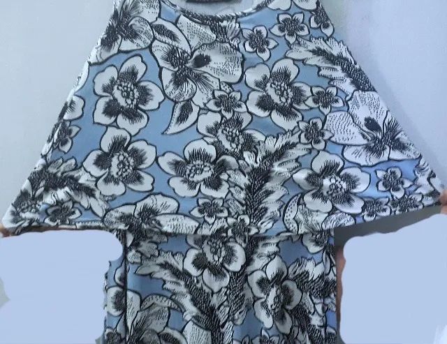 Magnífico Vestido azul Exclusivo da grife Zinzane, Tamanho M, alça ajustável. - Foto 2