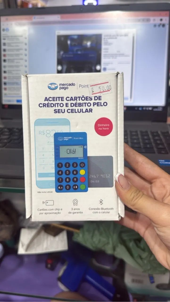 Maquininha da mercado pago, pega pagamento por aproximação 