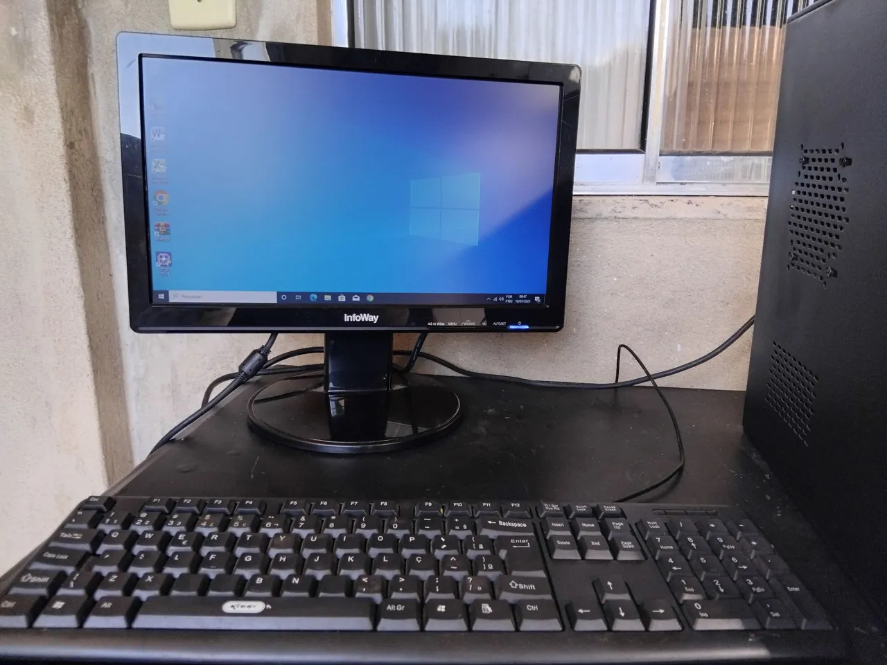 Computador Completo com Monitor InfoWay e Teclado