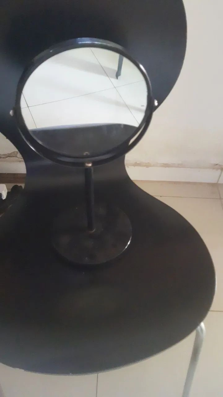 Espelho de Mesa com Base Giratória 40cm alt. De ferro