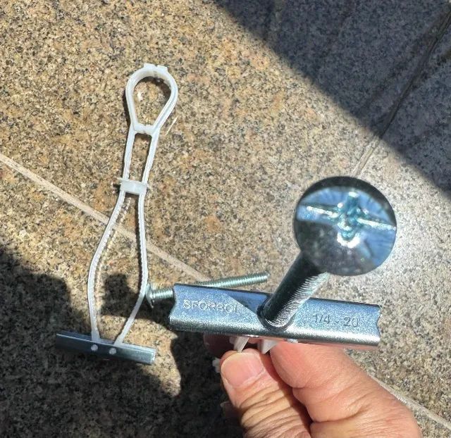 Bucha p/ Drywall Sforbolt c/ Parafuso 1/4- (30 Peças) - similhar ao Fischer Fkt 1/4 S 