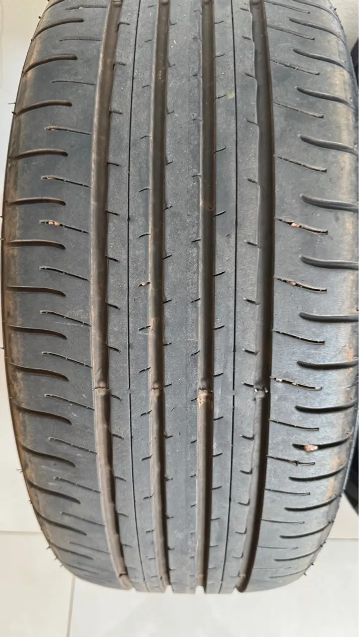 Par de pneus Dunlop mais de 70% de vida 225/50/18 MAXX 050 95V