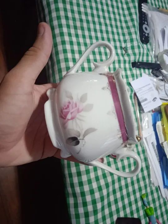 Açucareiro com tampa abaptada em porcelana real com fios dourados linda e rara - Foto 2