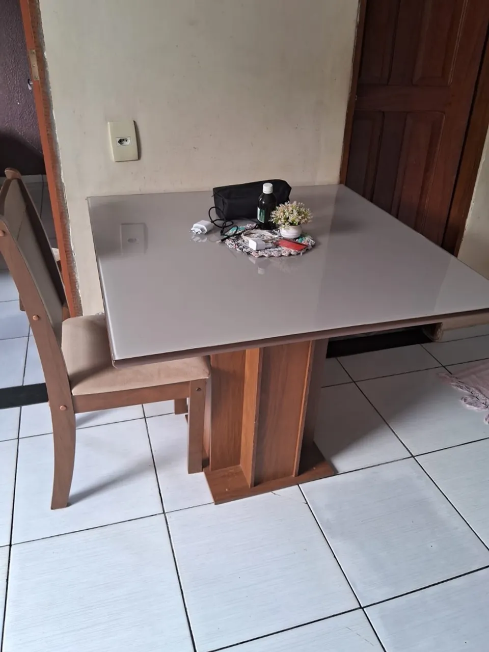 Mesa de Jantar Quadrada Amadeirada