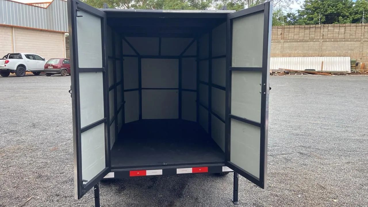 Carretinha de Reboque Modelo Baú Carga Fechada Direto da Fábrica com Garantia - Foto 5