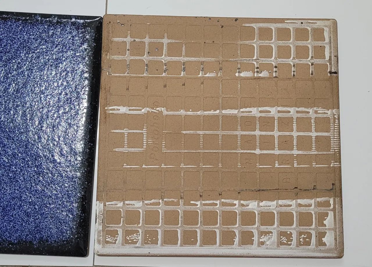 Quase 4m piso cerâmico azul marinho e preto - Foto 4