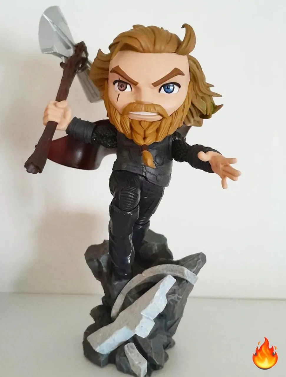 Action Figure Thor com Machado MINICO