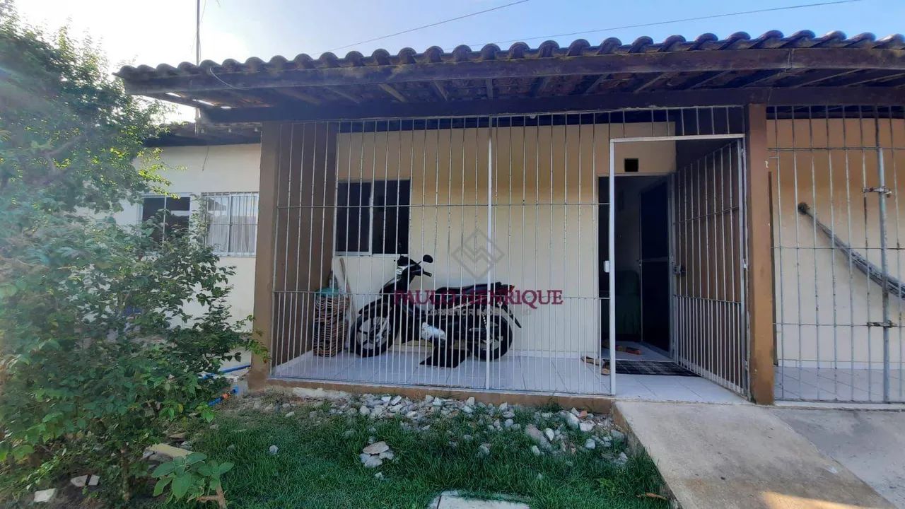 Casa localizada em Condomínio fechado, tendo 2 quartos na Cidade Universitária