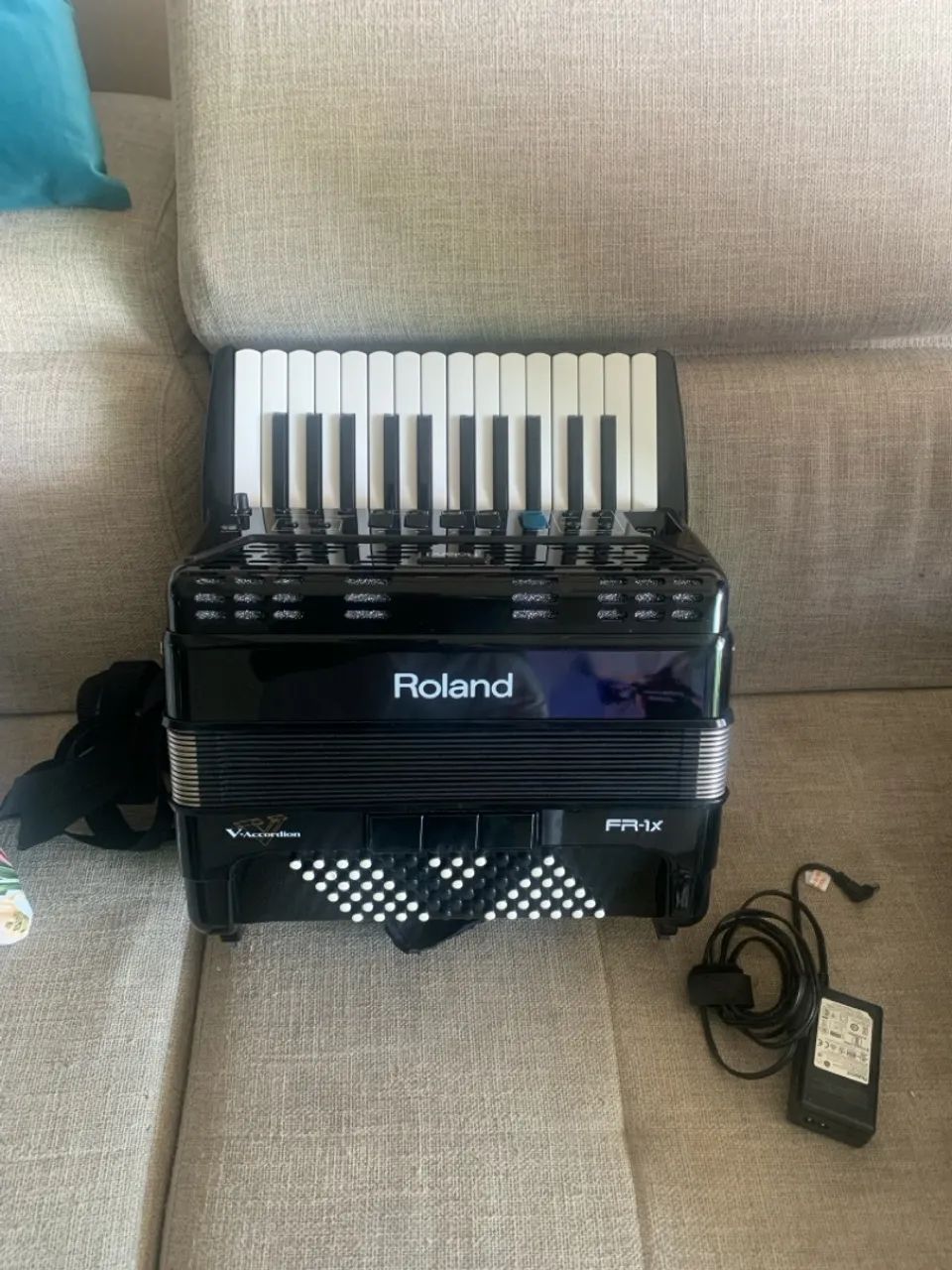 Acordeon Roland FR1x - Foto 2
