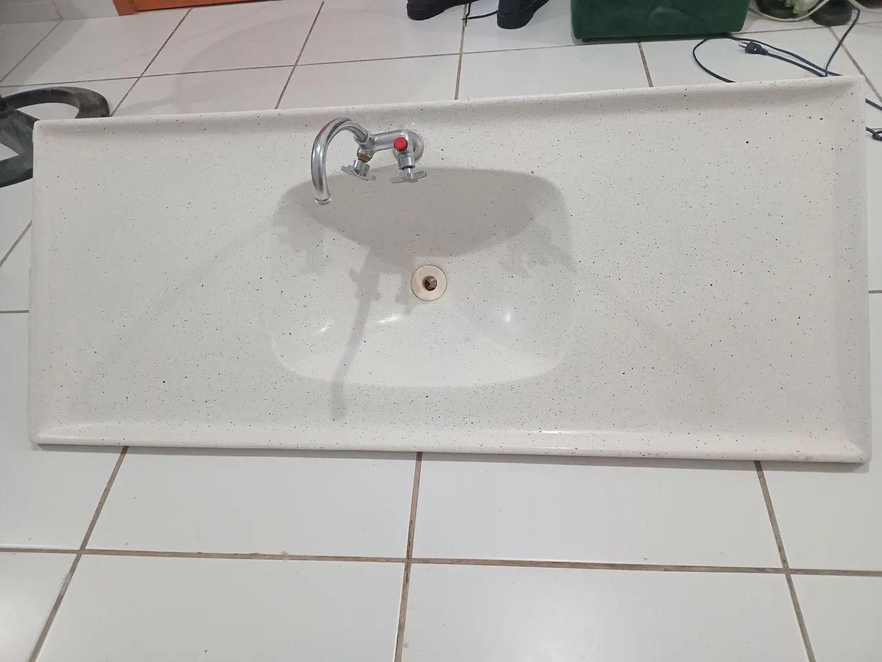 Vendo pia nova com torneira