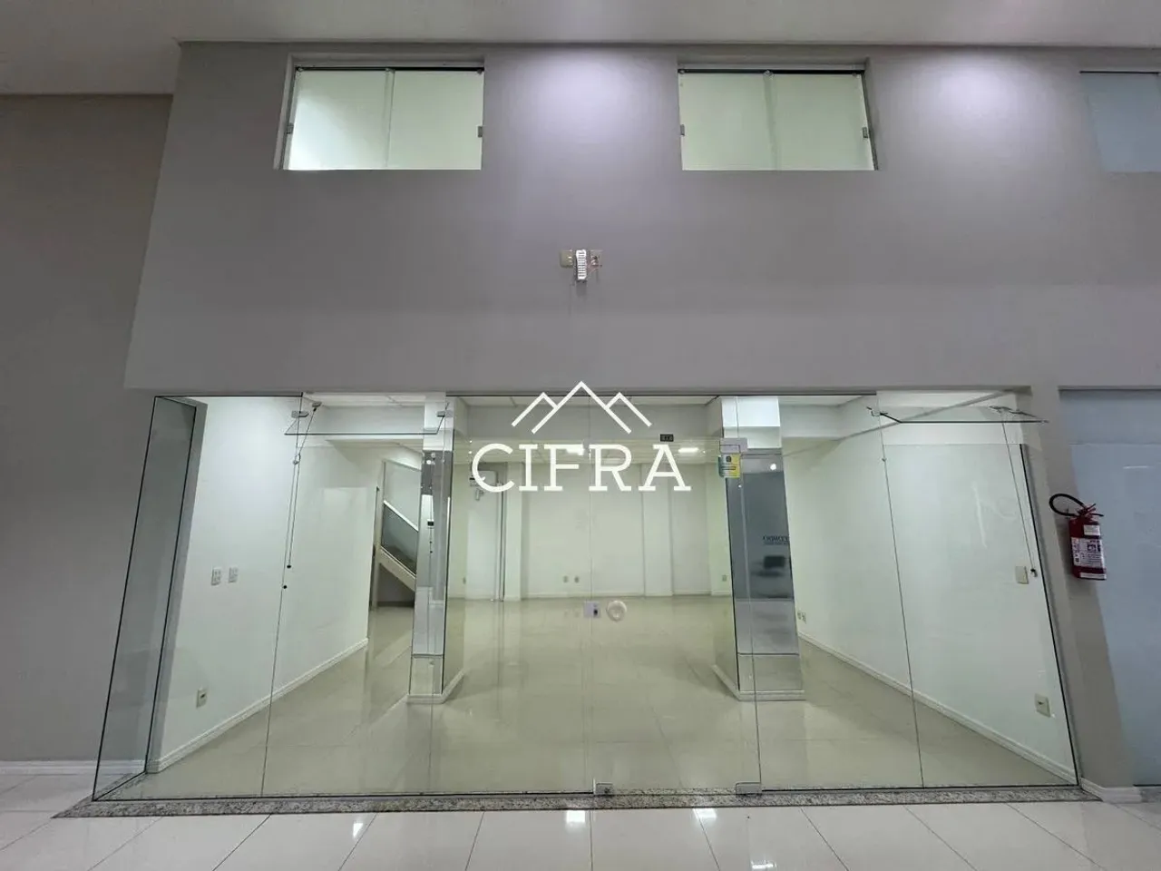 Sala Comercial - Aluguel - 01 banheiro - 100m2 - Rua 15 de Abril - Galeria Le Monde - Cent