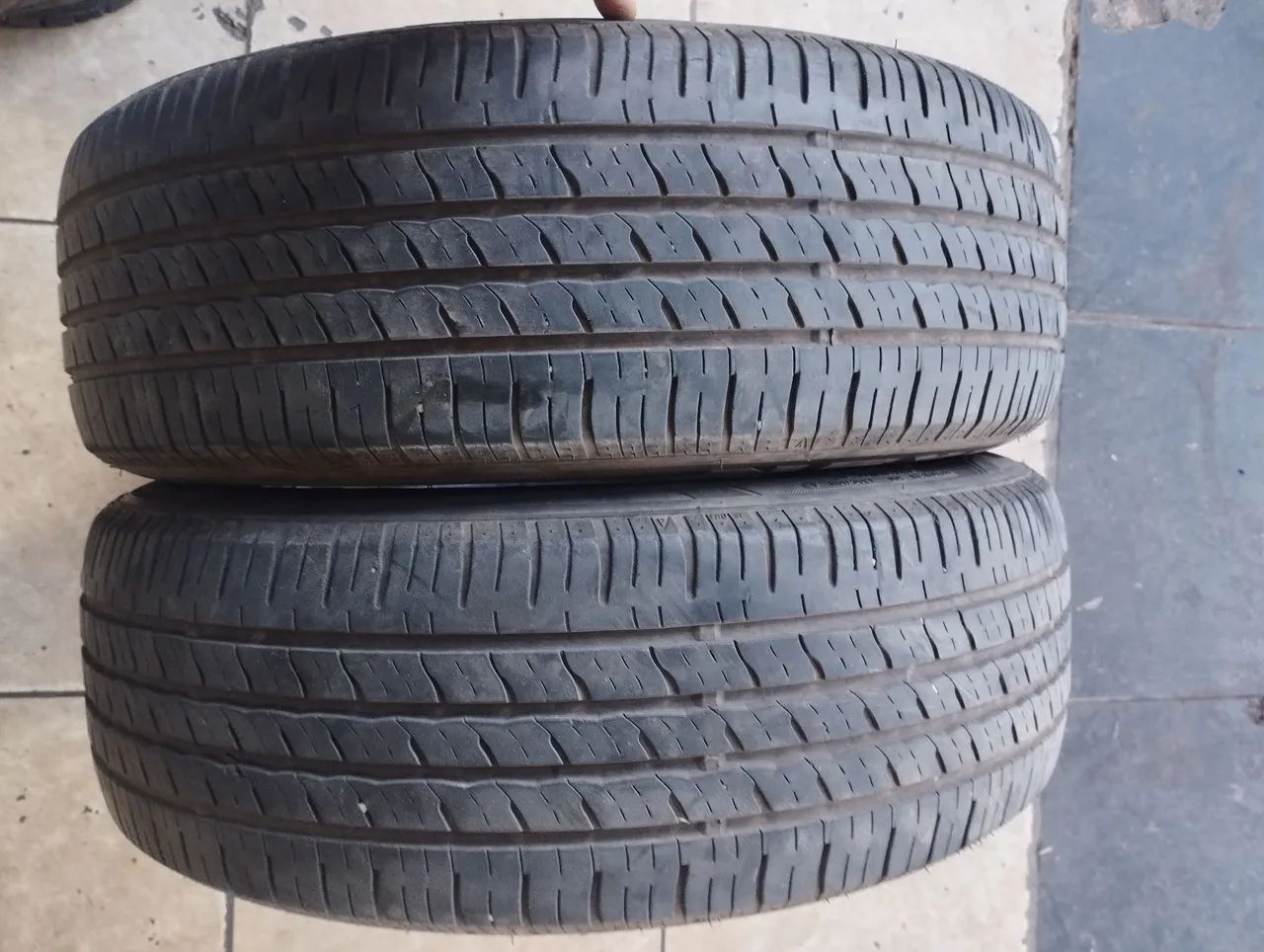 Par de pneus marca Nexen aro 215/60/17 - Foto 3
