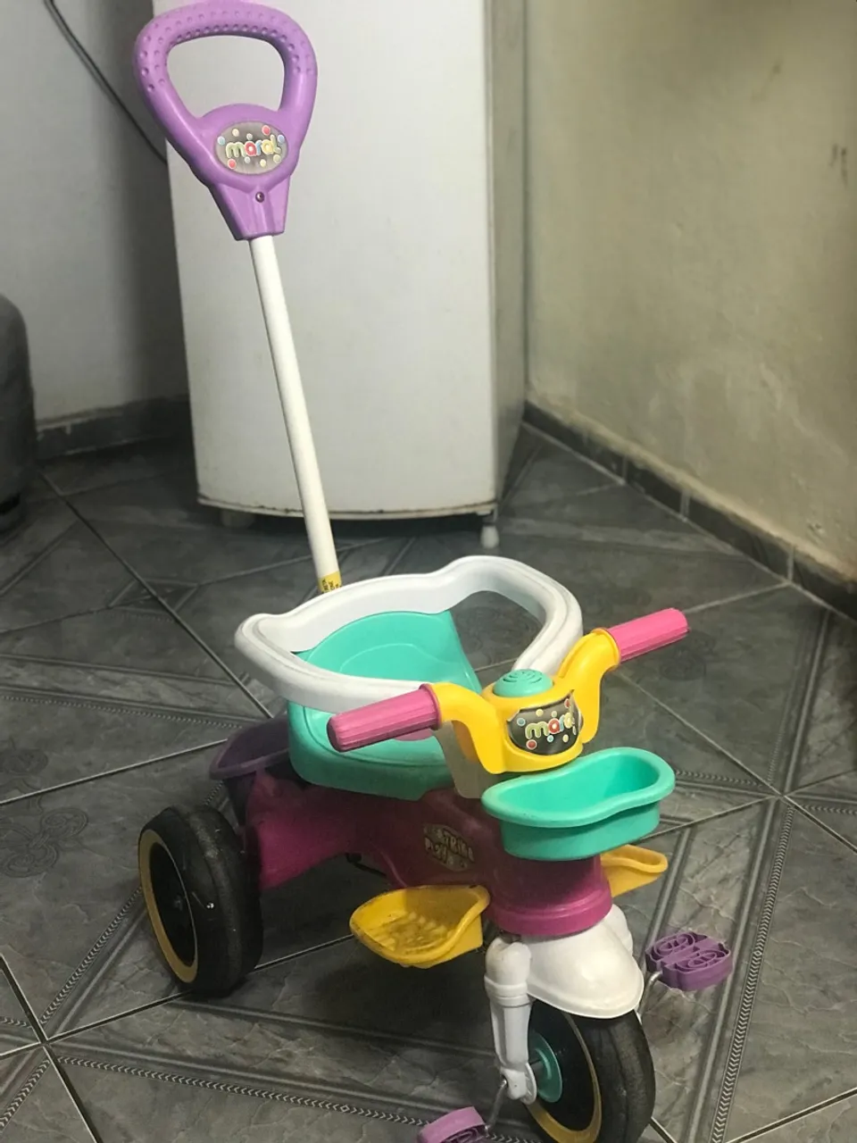 Triciclo Infantil com Empurrador - Diversão Garantida!