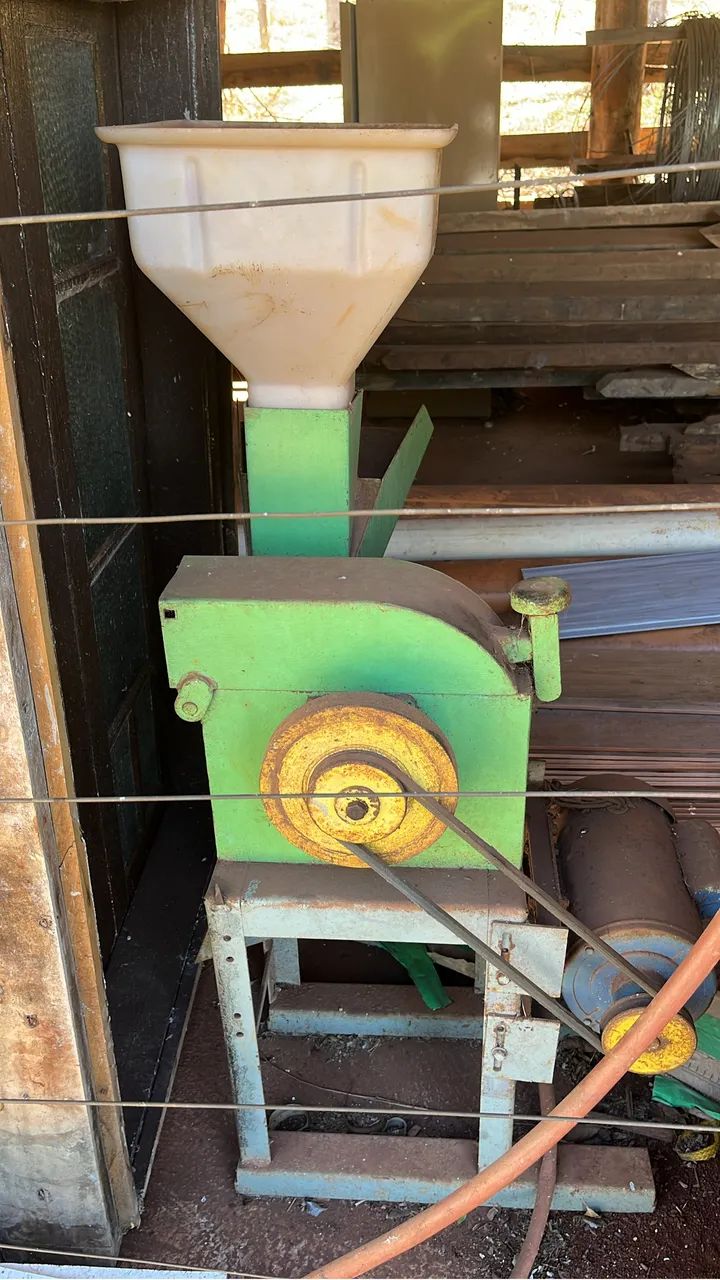 Triturador e Moedor de Grãos 