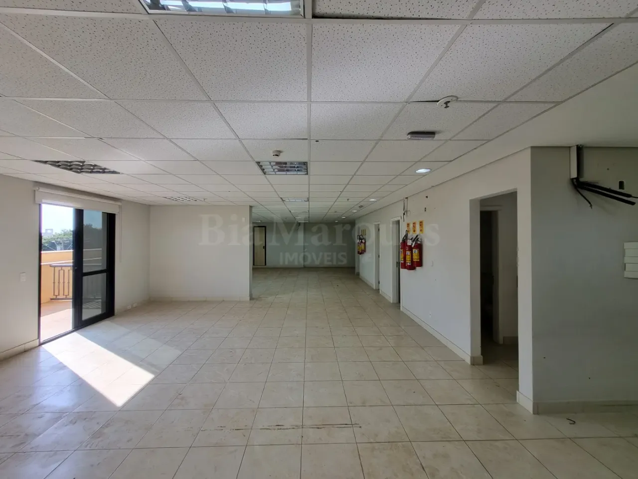 SALA COMERCIAL COM 135 M2 PARA ALUGAR NO EDIFICIO TIMES SQUARE NO BAIRRO JARDIM AMAERICA