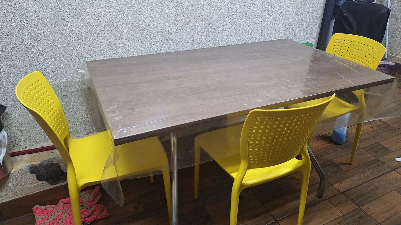 Mesa de Jantar 4 Cadeiras - Amarelo