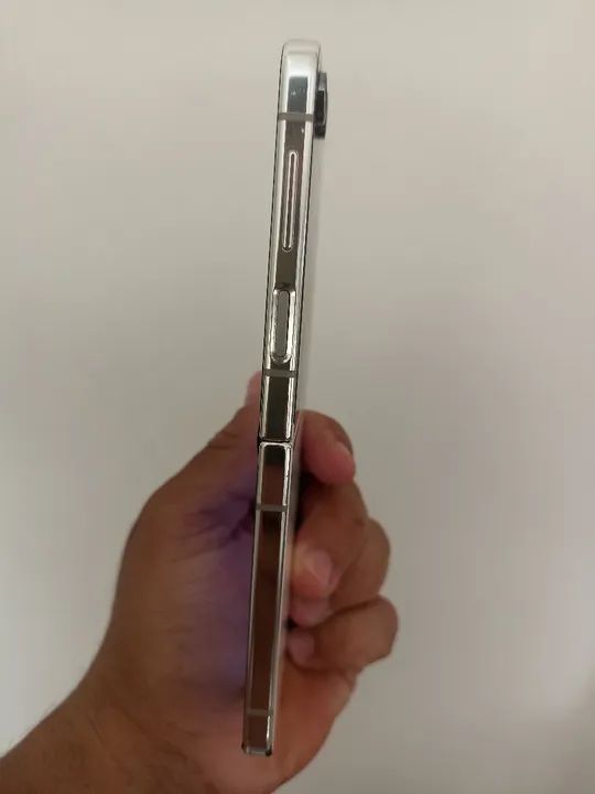 Samsung Z Flip5 - Foto 5