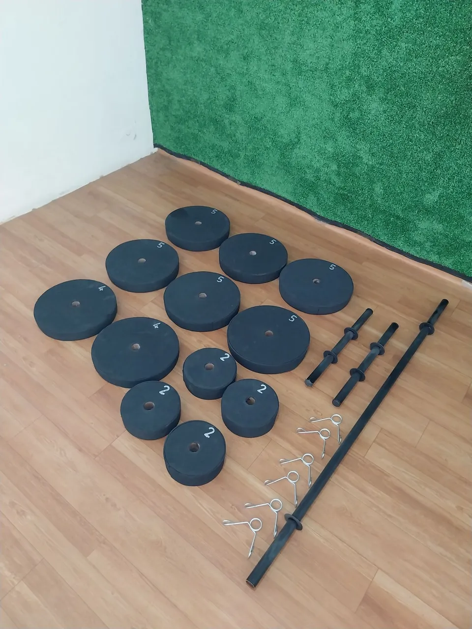Kit de Pesos em concreto com emborrachado, Barras e Presilhas para Academia