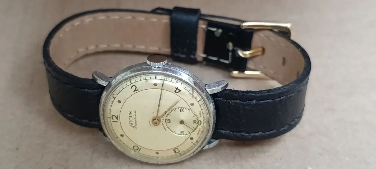 Antigo relógio Argus