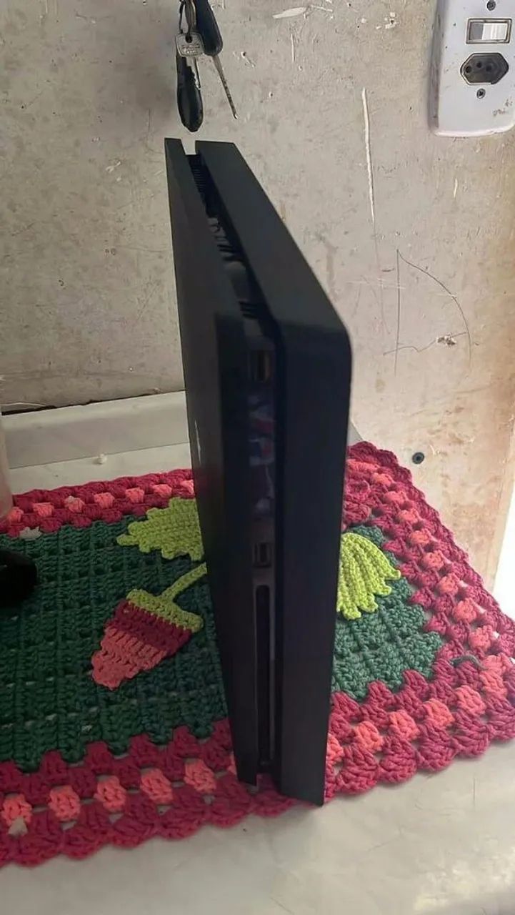 PS4 Slim - Console de jogos