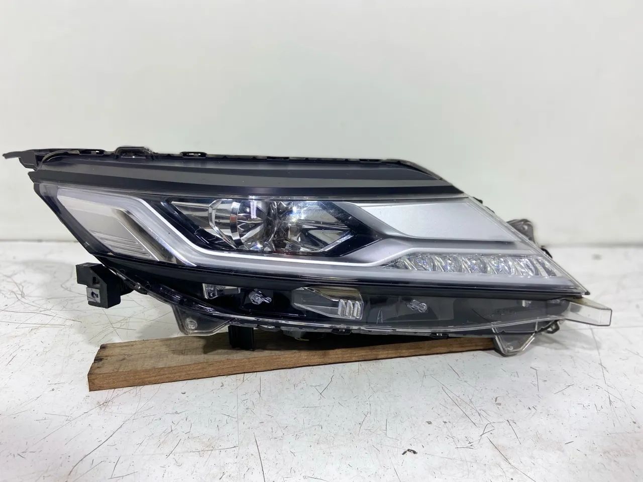 FAROL LD DIREITO L200 TRITON 2020 A 2023  ELÉTRICO ORIGINAL 