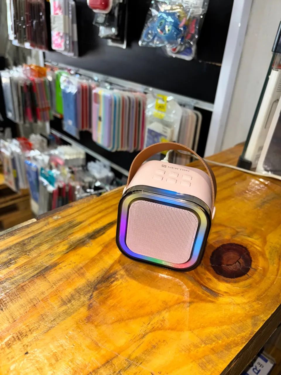 Caixa de Som Bluetooth + Karaokê 2 microfones sem fio - Foto 3