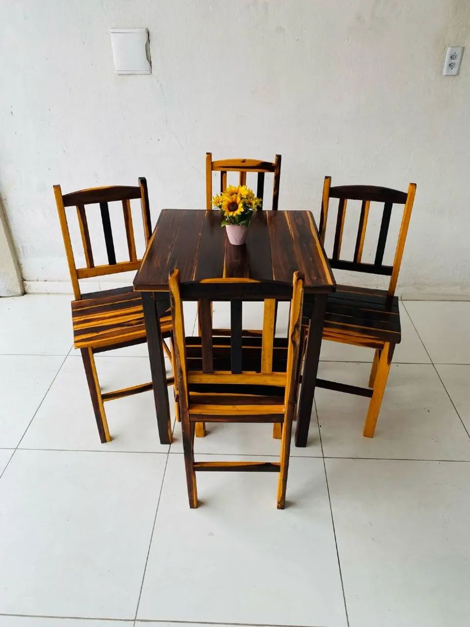 Mesa de Jantar em Madeira 4 Cadeiras fixo - Foto 3