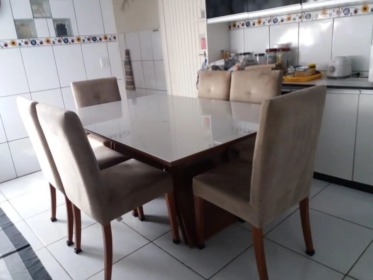 Mesa de Jantar com 6 Cadeiras Estofadas - Foto 2