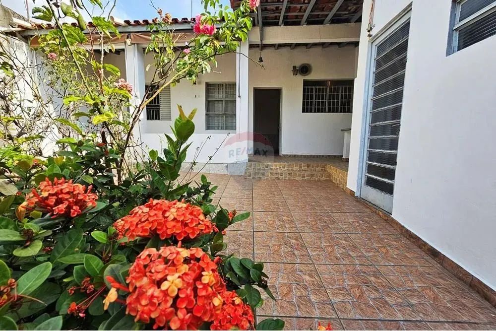 Casa Térrea na Vila Santana - Sorocaba /SP- Espaço Amplo e Zoneamento ZR2 para Residência 